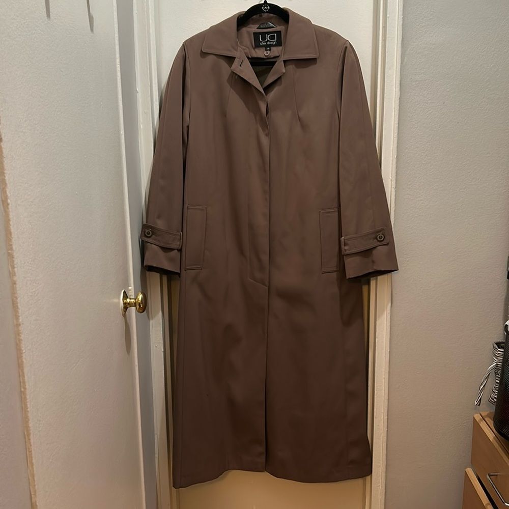 UD red design Trench Coat Size 10 Tan